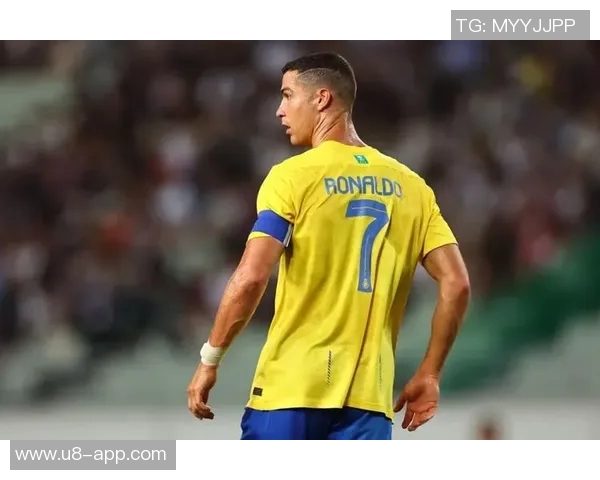 摩根力挺C罗被罚不公指责梅西同样动作却未受罚